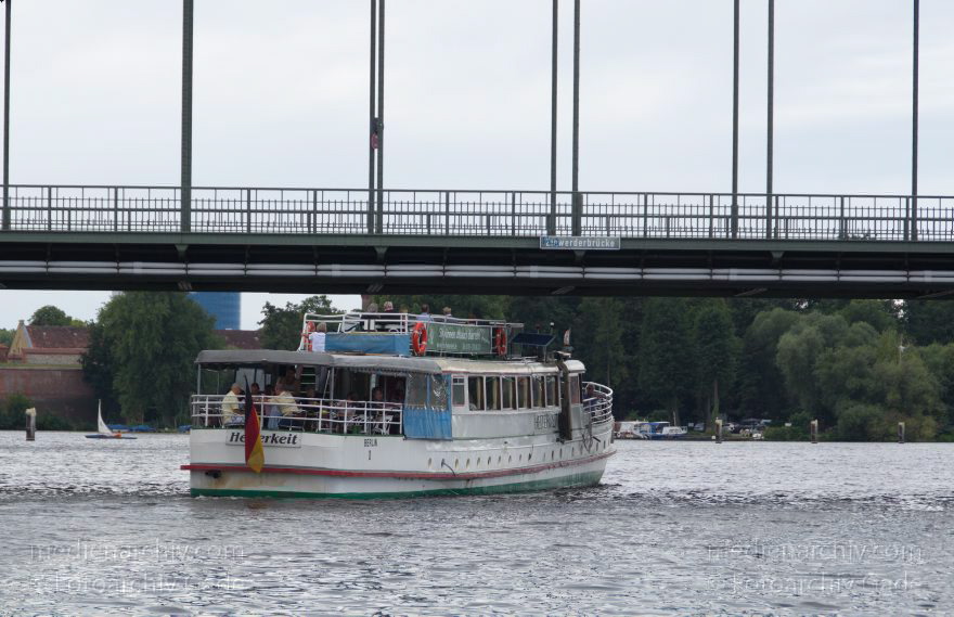 Berlin. Spandau. Havel. Ausflugsdampfer Heiterkeit. Fahrgastschiff
25. 8. 2012. Berlin. Spandau. Fluss Havel. Ausflugsdampfer Heiterkeit. Fahrgastschiff
Schlüsselwörter: Ausflugsdampfer;Berlin;Deutschland;Fahrgastschiffe;Fluss;Germany;Havel;2012;Spandau