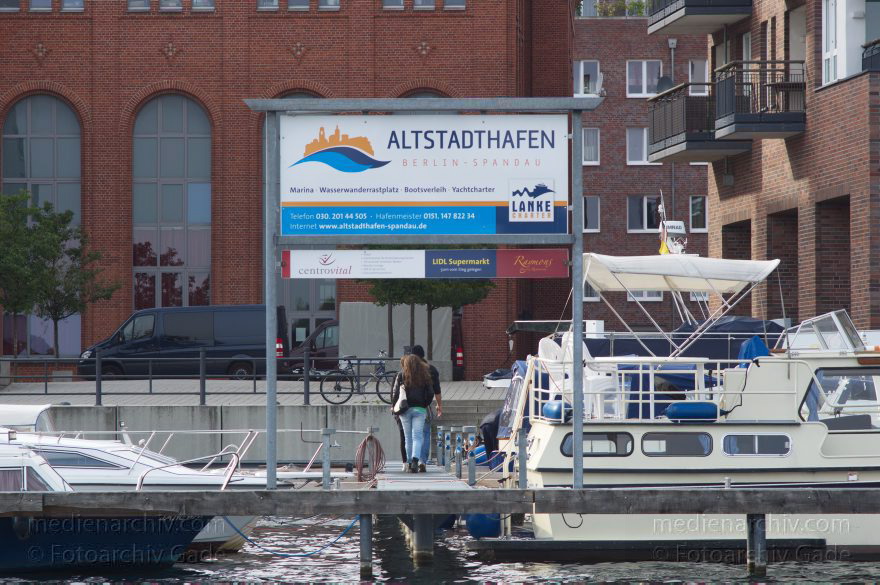 Berlin. Spandau. Havel Altstadthafen
21. 9. 2012. Berlin. Spandau. Fluss. Obere Havel. Altstadthafen
Schlüsselwörter: Altstadthafen;Berlin;Deutschland;Fluss;Germany;Havel;Obere Havel;2012;Spandau