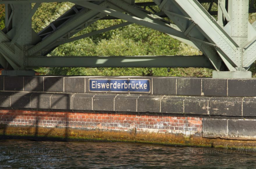 Berlin. Spandau. Havel Eiswerderbrücke
23. 9. 2012. Berlin. Spandau. Fluss. Obere Havel. Eiswerderbrücke
Schlüsselwörter: Berlin;Deutschland;Eiswerderbrücke;Fluss;Germany;Havel;Obere Havel;2012;Spandau
