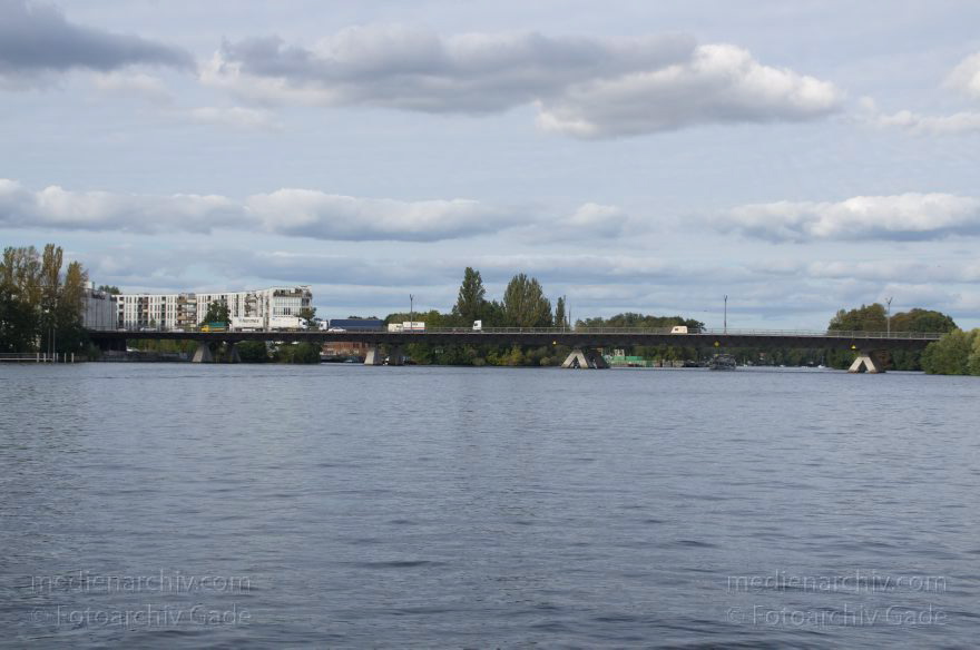 Berlin. Spandau. Havel Wasserstadtbrücke
23. 9. 2012. Berlin. Spandau. Fluss. Obere Havel. Wasserstadtbrücke
Schlüsselwörter: Berlin;Deutschland;Fluss;Germany;Havel;Obere Havel;Spandau;2012;Wasserstadtbrücke