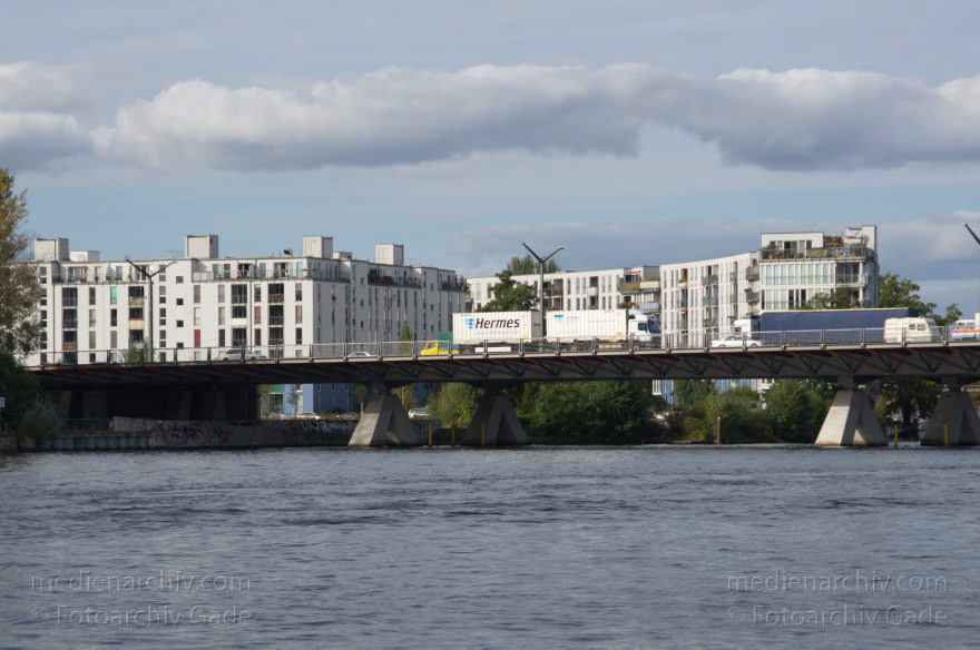 Berlin. Spandau. Havel Wasserstadtbrücke
23. 9. 2012. Berlin. Spandau. Fluss. Obere Havel. Wasserstadtbrücke
Schlüsselwörter: Berlin;Deutschland;Fluss;Germany;Havel;Obere Havel;Spandau;2012;Wasserstadtbrücke