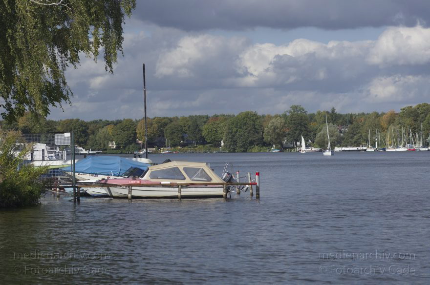 Berlin. Spandau. Havel Boote am Liegeplatz
30. 9. 2012. Berlin. Spandau. Fluss. Obere Havel. Boote am Liegeplatz
Schlüsselwörter: Berlin;Boote;Deutschland;Fluss;Germany;Havel;Obere Havel;2012;Spandau