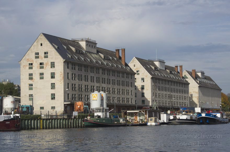 Berlin. Spandau. Hakenfelde. Fluss Havel
19. 10. 2013. Berlin. Spandau. Hakenfelde. Fluss Havel. Speicher. Wasserstadt
Schlüsselwörter: Berlin;Fluss;Germany;Hakenfelde;Havel;Spandau;2013;Speicher