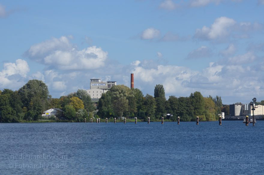 Berlin. Spandau. Havel Insel Eiswerde. Rhenus AGr
30. 9. 2012. Berlin. Spandau. Fluss Havel. Obere Havel. Insel Eiswerde. Rhenus AGr
Schlüsselwörter: Berlin;Deutschland;Eiswerder;Fluss;Germany;Havel;Insel;Obere Havel;Rhenus AG;2012;Spandau