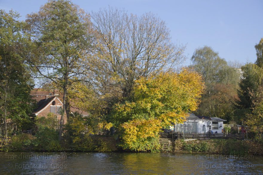 Berlin. Spandau. Insel Eiswerder im Fluss Havel
22. 10 2013. Berlin. Spandau. Insel Eiswerder im Fluss Havel. Herbst
Schlüsselwörter: Berlin;Eiswerder;Fluss;Havel;Herbst;Insel;2013;Spandau