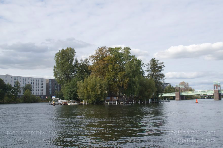 Berlin. Spandau. Havel Insel Kleiner Wall
23. 9. 2012. Berlin. Spandau. Obere Havel. Fluss. Insel Kleiner Wall
Schlüsselwörter: Berlin;Deutschland;Fluss;Germany;Havel;Insel;Kleiner Wall;Obere Havel;2012;Spandau