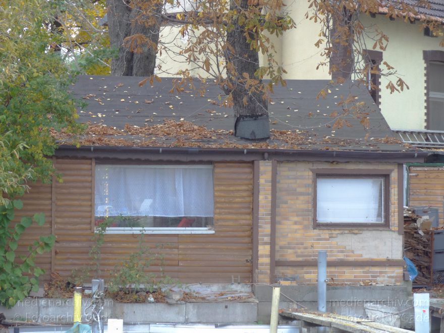 Berlin. Spandau. Havel. Insel Kleiner Wall. Ein Bäum wächst durch ein Hausdach
24. 10. 2012. Berlin. Spandau. Fluss. Havel. Insel Kleiner Wall. Ein Bäum wächst durch ein Hausdach
Schlüsselwörter: Baum;Berlin;Deutschland;Germany;Insel;Kleiner Wall;2011;Spandau