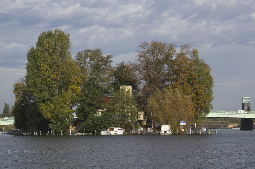 Berlin. Spandau. Hakenfelde. Fluss Havel. Insel Kleiner Wall
19. 10. 2013. Berlin. Spandau. Hakenfelde. Fluss Havel. Insel Kleiner Wall. Brücke
Schlüsselwörter: Berlin;Brücke;Fluss;Germany;Hakenfelde;Havel;Insel;Kleiner Wall;2013;Spandau