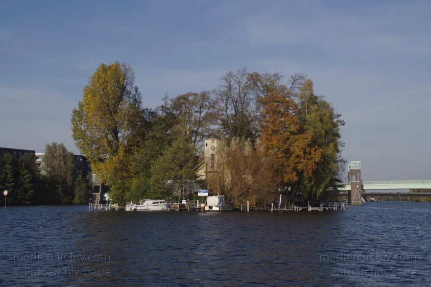 Berlin. Spandau. Obere Havel. Insel Kleiner Wall
22. 10. 2013. Berlin. Spandau. Obere Havel. Fluss. Insel Kleiner Wall
Schlüsselwörter: Berlin;Fluss;Germany;Havel;Insel;Kleiner Wall;2013;Spandau
