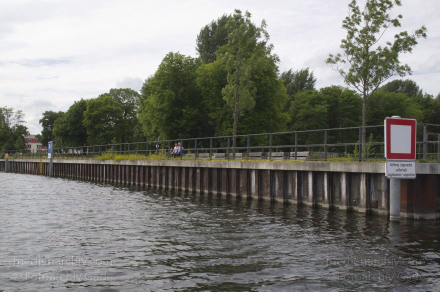 Berlin. Spandau. Nordhafen. Liegeplatz für Boot
16. 6. 2013. Berlin. Spandau. Nordhafen andem Fluss Havel. Liegeplatz für Boote
Schlüsselwörter: Berlin;Germany;Havel;Nordhafen;2013;Spandau
