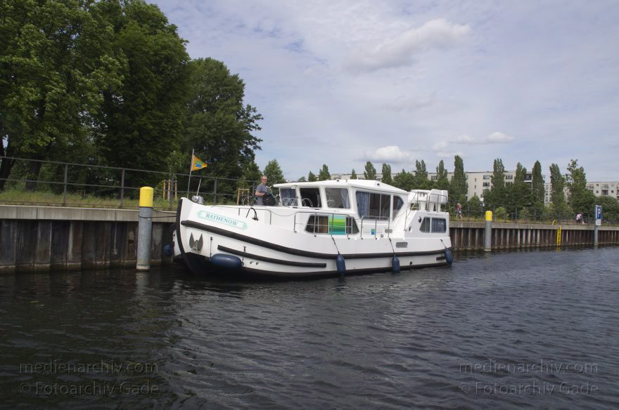 Berlin. Spandau. Nordhafen. Liegeplatz für Boot. Charterboot. Motorboote
16. 6. 2013. Berlin. Spandau. Nordhafen andem Fluss Havel. Liegeplatz für Boote. Charterboot. Motorboote
Schlüsselwörter: Berlin;Germany;Havel;Motorboote;Nordhafen;2013;Spandau