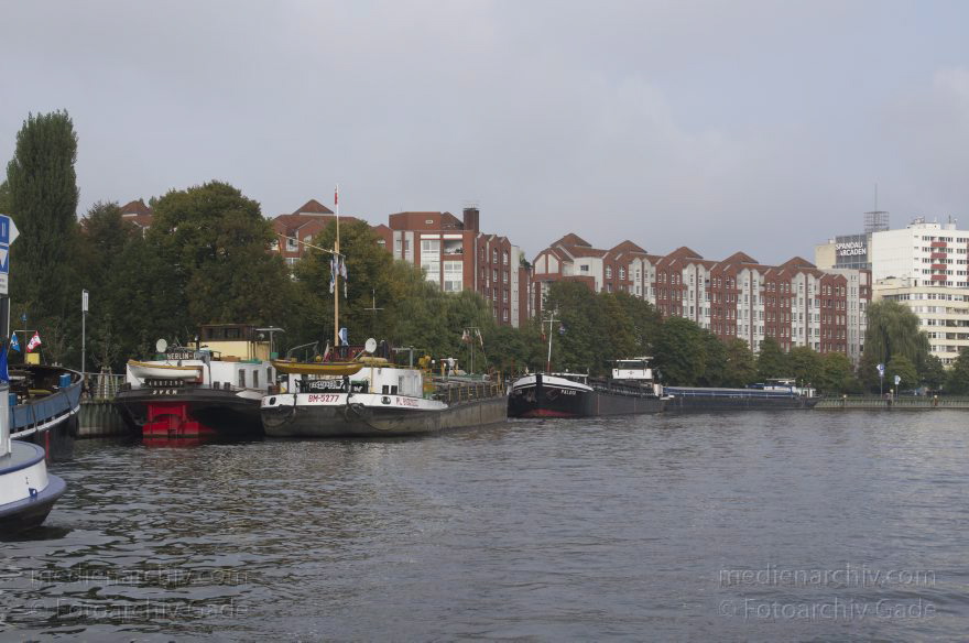 Berlin. Spandau. Havel. Binnenschiffe
27. 9. 2011. Berlin. Spandau. Fluss Havel. Binnenschiffe
Schlüsselwörter: Berlin;Binnenschiffe;Boote;Deutschland;Fluss;Germany;Havel;Schiffe;2011;Spandau