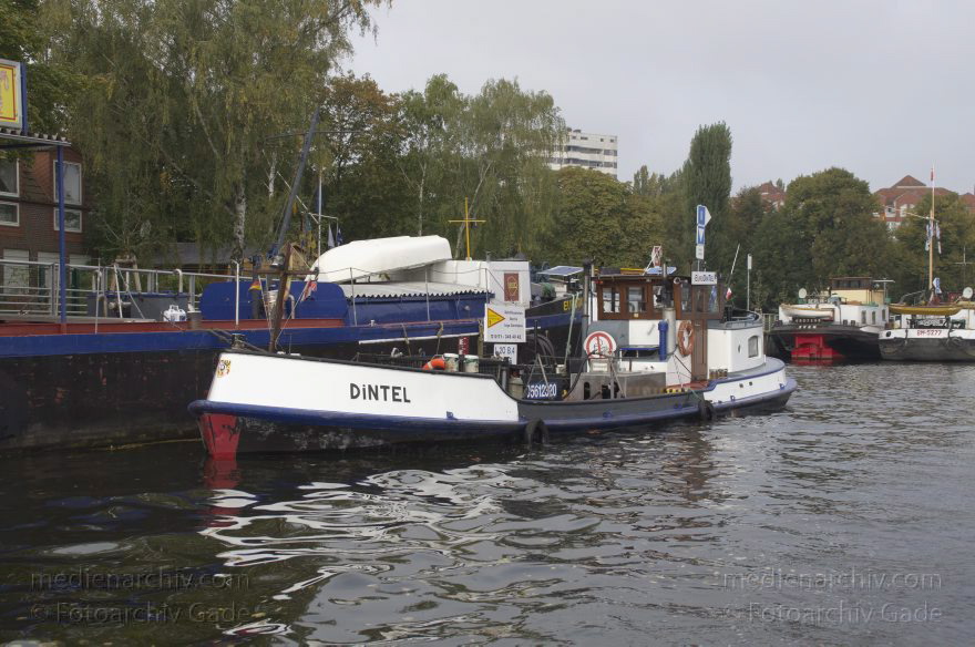 Berlin. Spandau. Havel. Binnenschiffe
27. 9. 2011. Berlin. Spandau. Fluss Havel. Binnenschiffe
Schlüsselwörter: Berlin;Binnenschiffe;Boote;Deutschland;Fluss;Germany;Havel;Schiffe;2011;Spandau