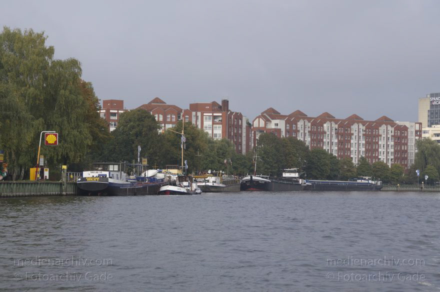Berlin. Spandau. Havel. Binnenschiffe
27. 9. 2011. Berlin. Spandau. Fluss Havel. Binnenschiffe
Schlüsselwörter: Berlin;Binnenschiffe;Boote;Deutschland;Fluss;Germany;Havel;Schiffe;2011;Spandau