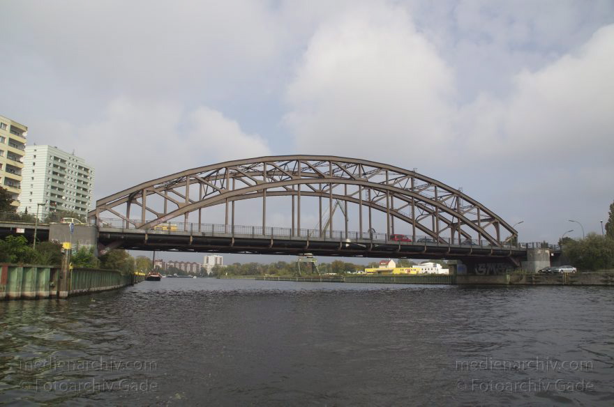 Berlin. Spandau. Havel. Brücke
27. 9. 2011. Berlin. Spandau. Fluss Havel. Brücke
Schlüsselwörter: Berlin;Boote;Brücke;Deutschland;Fluss;Germany;Havel;Schiffe;2011;Spandau