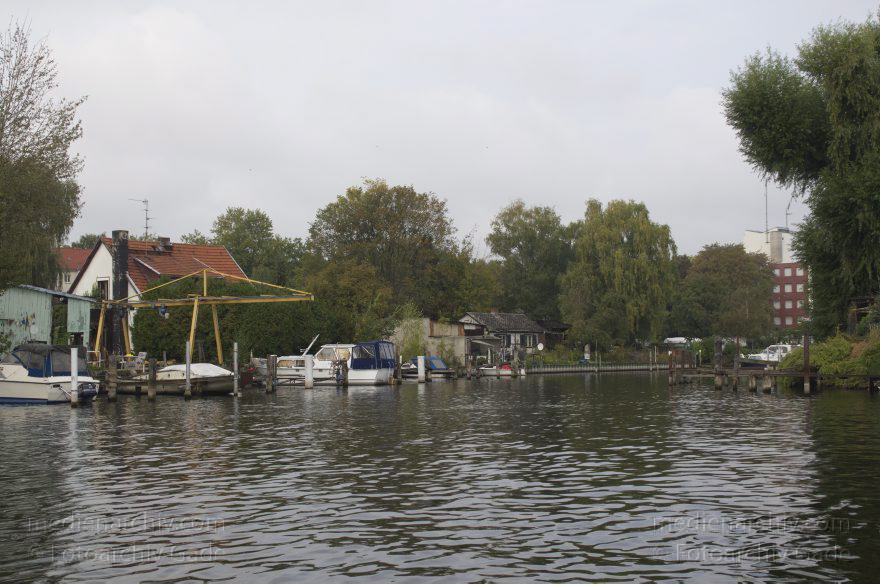 Berlin. Spandau. Havel. Boote. Schiffe
27. 9. 2011. Berlin. Spandau. Fluss Havel. Boote. Schiffe
Schlüsselwörter: Berlin;Boote;Deutschland;Fluss;Germany;Havel;Schiffe;2011;Spandau