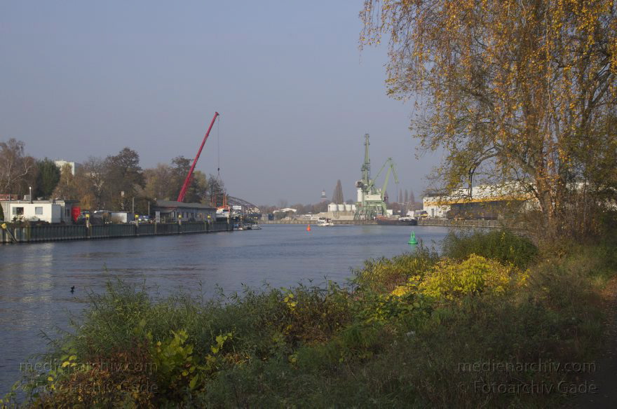 Berlin. Spandau. Havel
5. 11. 2011. Berlin. Spandau. Fluss Havel
Schlüsselwörter: Berlin;Boote;Deutschland;Fluss;Germany;Havel;Klein Venedig;Spandau;2011;Tiefenwerder