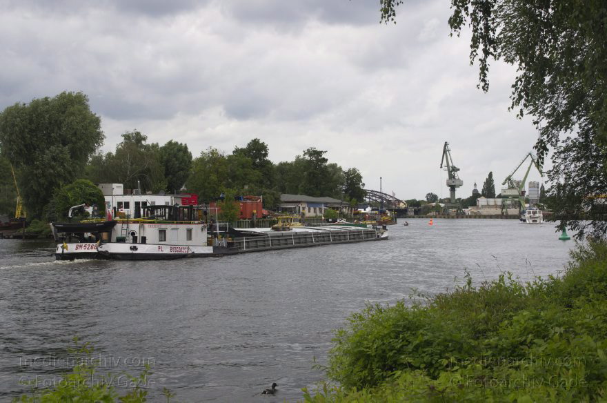 Berlin. Spandau. Havel bei Tiefwerder. Binnenschiffe
30. 6. 2013. Berlin. Spandau. Fluss Havel bei Tiefwerder. Binnenschiffe
Schlüsselwörter: Berlin;Binnenschiffe;Boote;Fluss;Germany;Havel;Schiffe;Spandau;2013;Tiefwerder