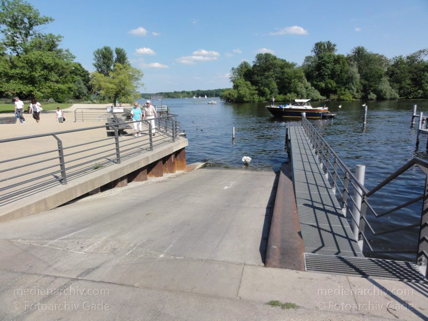 Berlin. Spandau. Kladow. An der Havel. Slipanlage
4. 6. 2011. Berlin. Spandau. Kladow. Am Fluss Havel. Slipanlage. Hinten Insel Imchen
Schlüsselwörter: Berlin;Boote;Deutschland;Germany;Havel;Imchen;Insel;Kladow;Slipanlage;2011;Spandau
