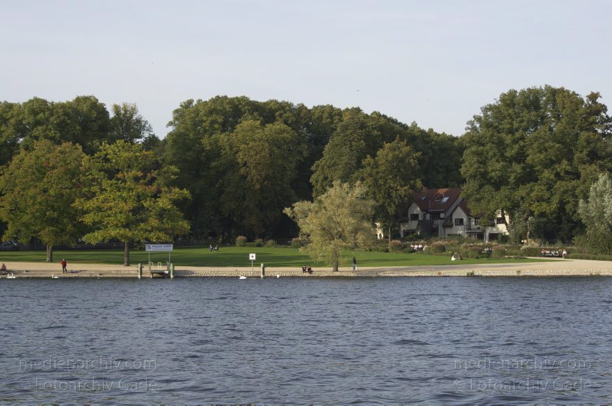 Berlin. Spandau. Kladow. Havel
20. 9. 2011. Berlin. Spandau. Kladow. Fluss Havel. Ufer mit Anlegestelle für Fahrgastschiffe
Schlüsselwörter: Berlin;Deutschland;Fluss;Germany;Havel;Kladow;Spandau;2011;Ufer