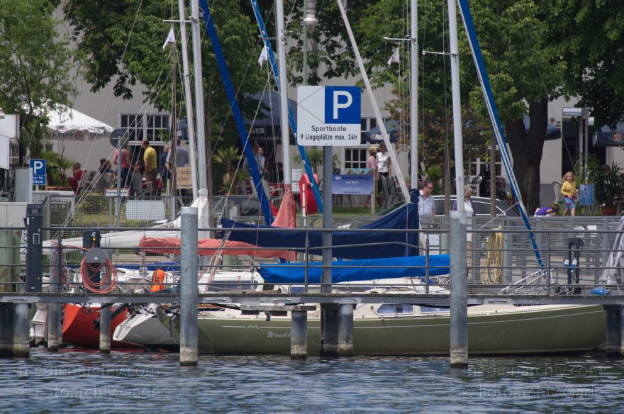 Berlin. Spandau. Kladow am Havel
26. 5. 2012. Berlin. Spandau. Kladow am Fluss Havel. Sportboote am Gastanleger
Schlüsselwörter: Berlin;Boote;Deutschland;Fluss;Gastanleger;Germany;Havel;Kladow;Liegeplatz;Pfahl;Spandau;2012;Steg