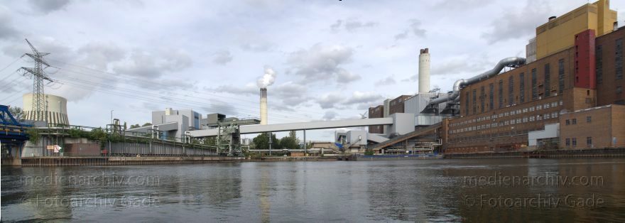 Berlin. Spandau. Heizkraftwerk Reuter an der Spree. Vattenfall. Energie. Strom
25. 9. 2012. Berlin. Spandau. Heizkraftwerk Reuter am Fluss Spree. Vattenfall. Energie. Strom
Schlüsselwörter: Berlin;Deutschland;Energie;Fluss;Germany;Heizkraftwerk;Kraftwerk Reuter;Spandauer;Spree;Strom;2012;Vattenfall