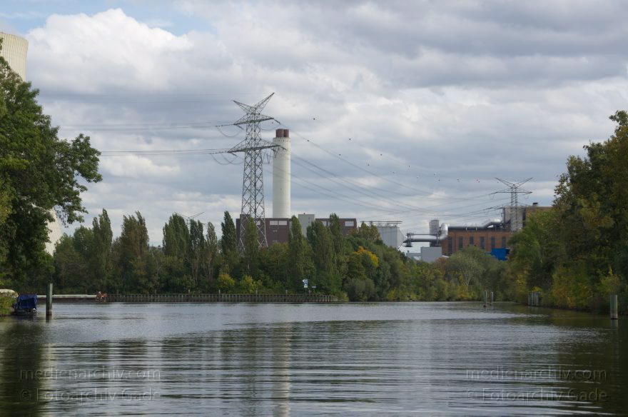 Berlin. Spandau. Heizkraftwerk Reuter an der Spree. Vattenfall. Energie. Strom
25. 9. 2012. Berlin. Spandau. Heizkraftwerk Reuter am Fluss Spree. Vattenfall. Energie. Strom
Schlüsselwörter: Berlin;Deutschland;Energie;Germany;Heizkraftwerk;Kraftwerk Reuter;Siemensstadt;Spandau;Spandauer;Spree;Strom;2012;Vattenfall