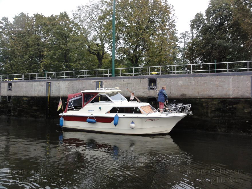 Berlin. Spandau. Schleuse Spandau. Havel. Boote
27. 9. 2011. Berlin. Spandau. Schleuse Spandau. Fluss. Havel. Boote
Schlüsselwörter: Berlin;Boote;Deutschland;Fluss;Germany;Havel;Schleuse;2011;Spandau