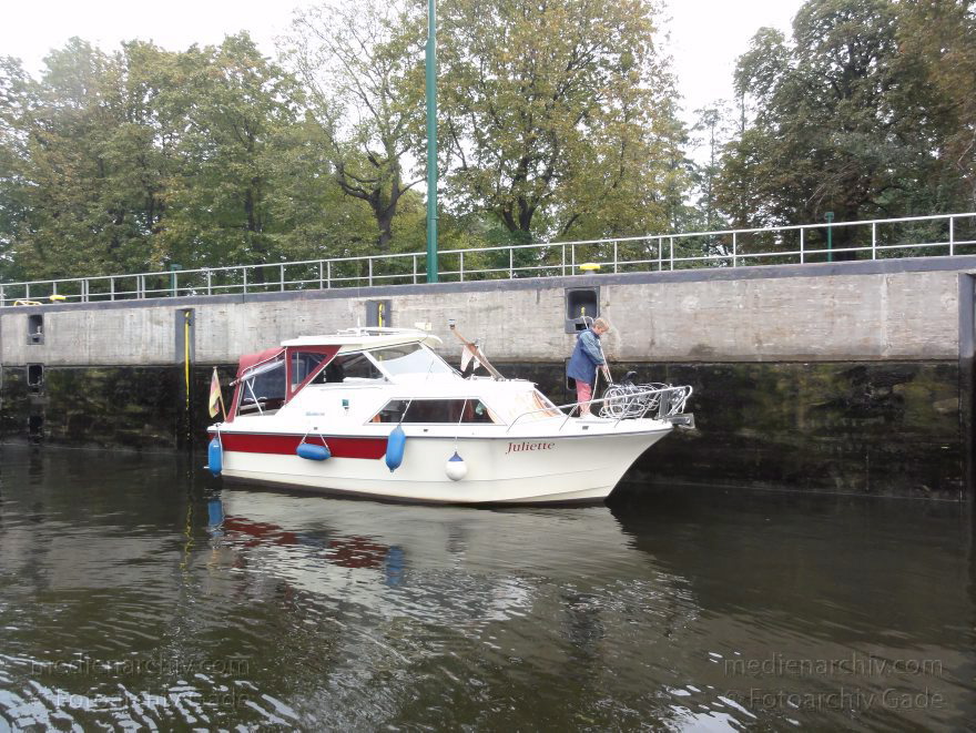 Berlin. Spandau. Schleuse Spandau. Havel. Boote
27. 9. 2011. Berlin. Spandau. Schleuse Spandau. Fluss. Havel. Boote
Schlüsselwörter: Berlin;Boote;Deutschland;Fluss;Germany;Havel;Schleuse;2011;Spandau