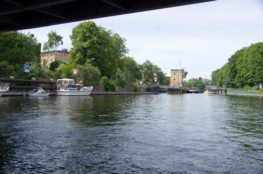 Berlin. Spandau. Schleuse Spandau. Havel. Boote
27. 5. 2012. Berlin. Spandau. Schleuse Spandau. Fluss. Havel. Boote
Schlüsselwörter: Berlin;Boote;Deutschland;Fluss;Germany;Havel;Schleuse;2012;Spandau