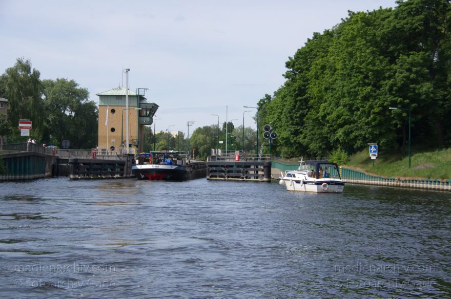 Berlin. Spandau. Schleuse Spandau. Havel. Boote
27. 5. 2012. Berlin. Spandau. Schleuse Spandau. Fluss. Havel. Boote
Schlüsselwörter: Berlin;Boote;Deutschland;Fluss;Germany;Havel;Schleuse;2012;Spandau