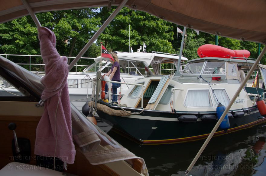 Berlin. Spandau. Schleuse Spandau. Havel. Boote. Sportboote. Motorboote
27. 5. 2012. Berlin. Spandau. Schleuse Spandau. Fluss Havel. Boote. Sportboote. Motorboote
Schlüsselwörter: Berlin;Boote;Deutschland;Fluss;Germany;Havel;Motorboote;Schleuse;Spandau;2012;Sportboote