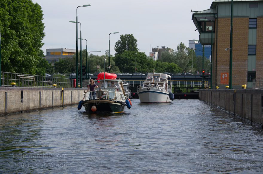 Berlin. Spandau. Schleuse Spandau. Havel. Boote. Sportboote. Motorboote
27. 5. 2012. Berlin. Spandau. Schleuse Spandau. Fluss Havel. Boote. Sportboote. Motorboote
Schlüsselwörter: Berlin;Boote;Deutschland;Fluss;Germany;Havel;Motorboote;Schleuse;Spandau;2012;Sportboote