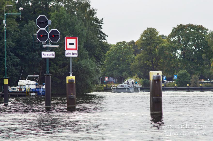 Berlin. Spandau. Havel Vor der Spandauer Schleuse
21. 9. 2012. Berlin. Spandau. Fluss. Obere Havel. Vor der Spandauer Schleuse
Schlüsselwörter: Berlin;Deutschland;Fluss;Germany;Havel;Obere Havel;Spandau;2012;Spandauer Schleuse