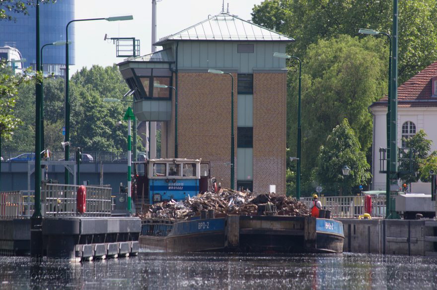 Berlin. Schleuse Spandau. Fluss Havel. Binnenschiff
20. 5. 2014. Berlin. Schleuse Spandau. Fluss Havel. Binnenschiff
Schlüsselwörter: Berlin;Binnenschiff;Fluss;Havel;Schiff;Schleuse;2014;Spandau