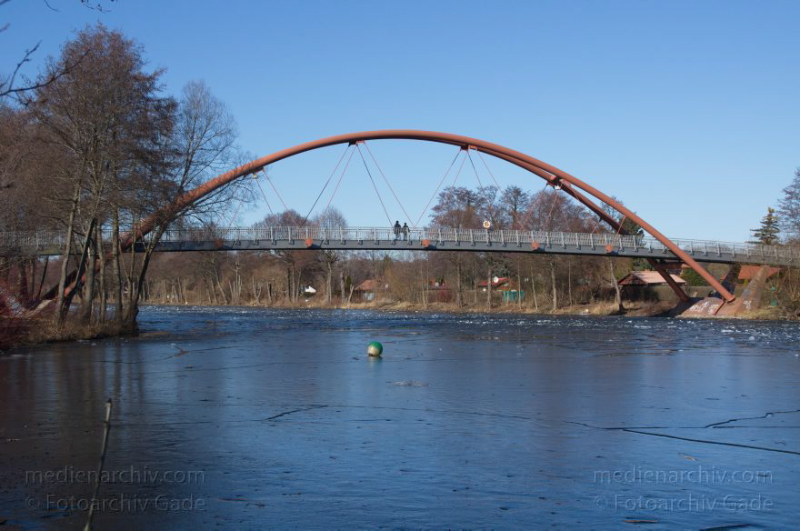 Berlin. Spandau. Berlin-Spandauer-Schiffahrtskanal. Winter. Eis
26. 2. 2012. Berlin. Spandau. Berlin-Spandauer-Schiffahrtskanal. Winter. Eis. Brücke
Schlüsselwörter: Berlin;Berlin-Spandauer Schifffahrtskanal;Deutschland;Eis;Germany;Schnee;Spandau;2012;Winter