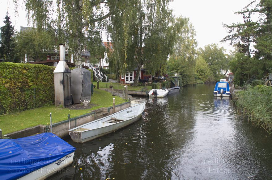 Berlin. Spandau. Klein Venedig. Kanal. Boote. Wochenendgrundstücke. Lauben
27. 9. 2011. Berlin. Spandau. Tiefenwerder. Klein Venedig. Kanal. Kanäle. Boote. Wochenendgrundstücke. Lauben
Schlüsselwörter: Berlin;Boote;Deutschland;Germany;Klein Venedig;Spandau;2011;Tiefenwerder