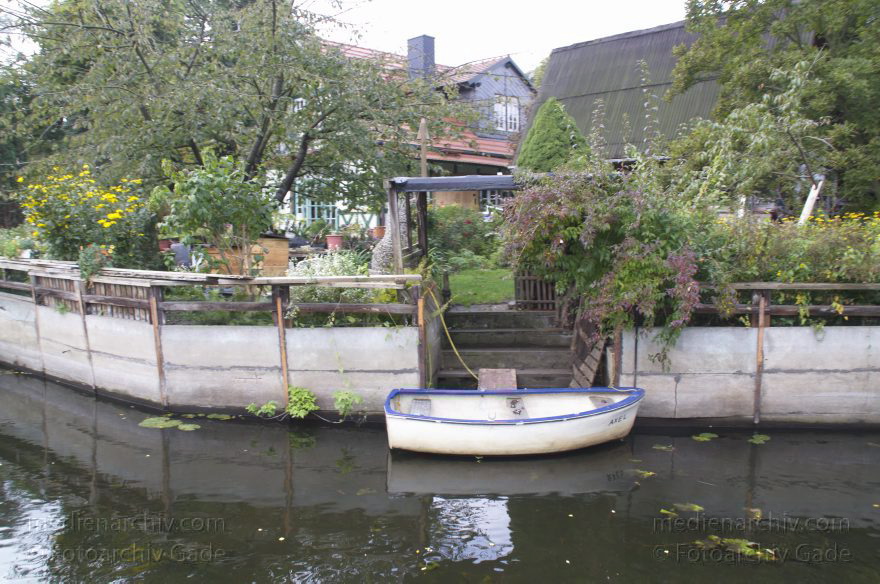 Berlin. Spandau. Klein Venedig. Kanal. Boote. Wochenendgrundstücke. Lauben
27. 9. 2011. Berlin. Spandau. Tiefenwerder. Klein Venedig. Kanal. Kanäle. Boote. Wochenendgrundstücke. Lauben
Schlüsselwörter: Berlin;Boote;Deutschland;Germany;Klein Venedig;Spandau;2011;Tiefenwerder
