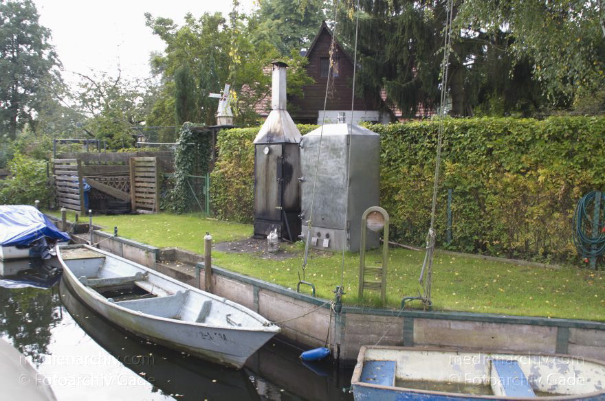 Berlin. Spandau. Klein Venedig. Kanal. Boote. Wochenendgrundstücke. Lauben
27. 9. 2011. Berlin. Spandau. Tiefenwerder. Klein Venedig. Kanal. Kanäle. Boote. Wochenendgrundstücke. Lauben
Schlüsselwörter: Berlin;Boote;Deutschland;Germany;Klein Venedig;Spandau;2011;Tiefenwerder