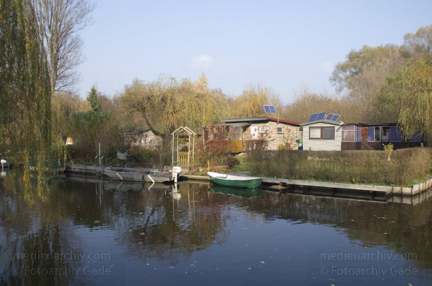 Berlin. Spandau. Klein Venedig. Kanal. Boote. Wochenendgrundstücke. Lauben
5. 11. 2011. Berlin. Spandau. Tiefenwerder. Klein Venedig. Kanal. Kanäle. Boote. Wochenendgrundstücke. Lauben
Schlüsselwörter: Berlin;Boote;Deutschland;Fluss;Germany;Klein Venedig;Spandau;2011;Tiefenwerder