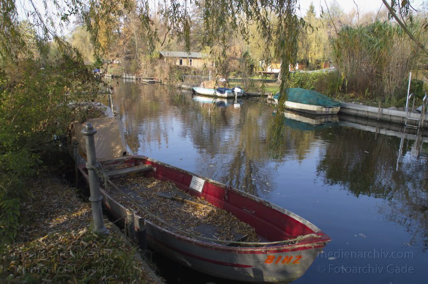 Berlin. Spandau. Tiefenwerder. Klein Venedig.
5. 11. 2011. Berlin. Spandau. Tiefenwerder. Klein Venedig.
Schlüsselwörter: Berlin;Boote;Deutschland;Fluss;Germany;Klein Venedig;Spandau;2011;Tiefenwerder