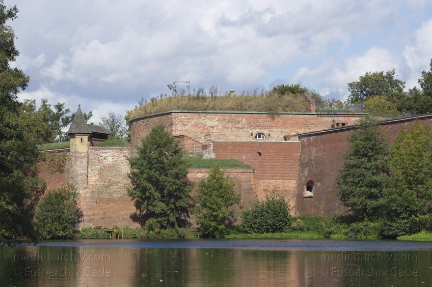 Berlin. Spandau. Zitadelle. Festung
30. 9. 2012. Berlin. Spandau. Zitadelle. Festung
Schlüsselwörter: Berlin;Deutschland;Festung;Festungsgraben;Germany;Spandau;2012;Zitadelle