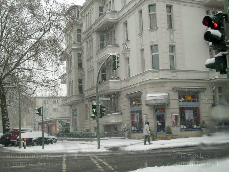 Berlin. Steglitz. Verschneitestraßen. Winter. Schnee. Eis.
31. 12. 2009. Berlin. Steglitz. Verschneite Straßen. Winter. Schnee. Eis.
Schlüsselwörter: Berlin;Deutschland;Germany;Schnee;Steglitz;verschneite Strassen;verschneite Straßen;2009;Winter