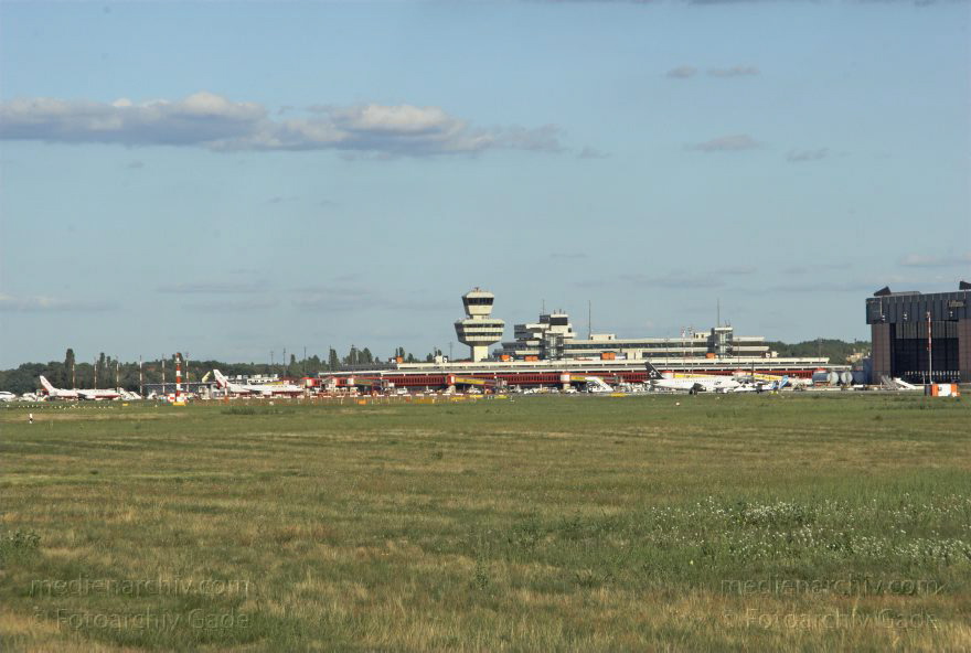 Berlin. Flughafen Tegel. Flugplatz. Flugzeug.
30. 8. 2008. Berlin. Flughafen Tegel. Flugplatz. Flugzeug.
Schlüsselwörter: Berlin;Deutschland;Flugplatz;Germany;2008;Tegel