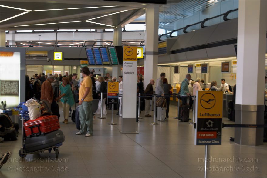 Berlin. Flughafen Tegel. Flugzeuge. Flugplatz
20. 6. 2010. Berlin. Tegel. Flughafen Berlin-Tegel. Name: Otto Lilienthal. Flugzeuge. Flugplatz. Flugverkehr.
Schlüsselwörter: Berlin;Deutschland;Flughafen;Flugplatz;Flugzeuge;Germany;Reinickendorf;2010;Tegel