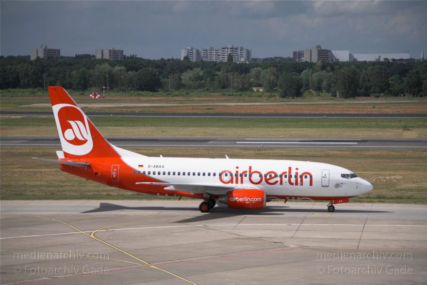 Berlin. Flughafen Tegel. Flugzeuge. Flugplatz
20. 6. 2010. Berlin. Tegel. Flughafen Berlin-Tegel. Name: Otto Lilienthal. Flugzeuge. Flugplatz. Flugverkehr. Air Berlin airberlin
Schlüsselwörter: airberlin;Berlin;Deutschland;Flughafen;Flugplatz;Flugzeuge;Germany;Reinickendorf;2010;Tegel