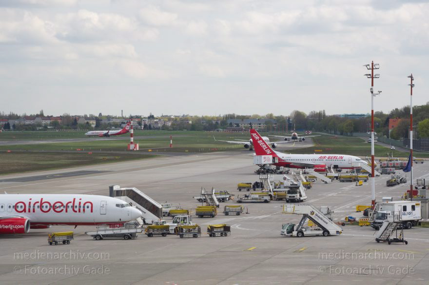Berlin. Flughafen Tegel. Flugzeuge. Flugplatz
23. 4. 2012. Berlin. Tegel. Flughafen Berlin-Tegel. Name: Otto Lilienthal. Flugzeuge. Flugplatz. Flugverkehr. Flugzeug
Schlüsselwörter: airberlin;Berlin;Deutschland;Flughafen;Flugplatz;Flugzeuge;Germany;Reinickendorf;2012;Tegel