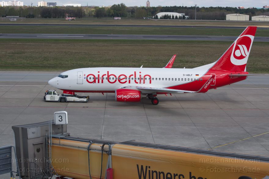 Berlin. Flughafen Tegel. Flugzeuge. Flugplatz
23. 4. 2012. Berlin. Tegel. Flughafen Berlin-Tegel. Name: Otto Lilienthal. Flugzeuge. Flugplatz. Flugverkehr. Flugzeug
Schlüsselwörter: airberlin;Berlin;Deutschland;Flughafen;Flugplatz;Flugzeuge;Germany;Reinickendorf;2012;Tegel