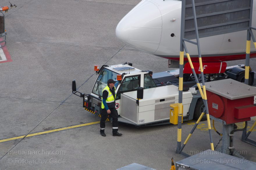 Berlin. Flughafen Tegel. Flugzeuge. Flugplatz
23. 4. 2012. Berlin. Tegel. Flughafen Berlin-Tegel. Name: Otto Lilienthal. Flugzeuge. Flugplatz. Flugverkehr. Flugzeug
Schlüsselwörter: Berlin;Deutschland;Flughafen;Flugplatz;Flugzeuge;Germany;Reinickendorf;2012;Tegel