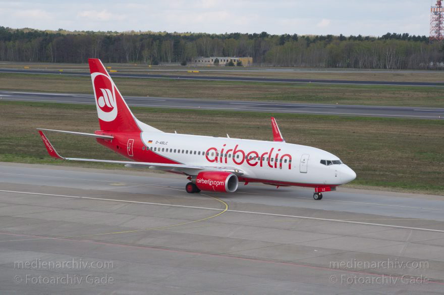 Berlin. Flughafen Tegel. Flugzeuge. Flugplatz
23. 4. 2012. Berlin. Tegel. Flughafen Berlin-Tegel. Name: Otto Lilienthal. Flugzeuge. Flugplatz. Flugverkehr. Flugzeug
Schlüsselwörter: airberlin;Berlin;Deutschland;Flughafen;Flugplatz;Flugzeuge;Germany;Reinickendorf;2012;Tegel